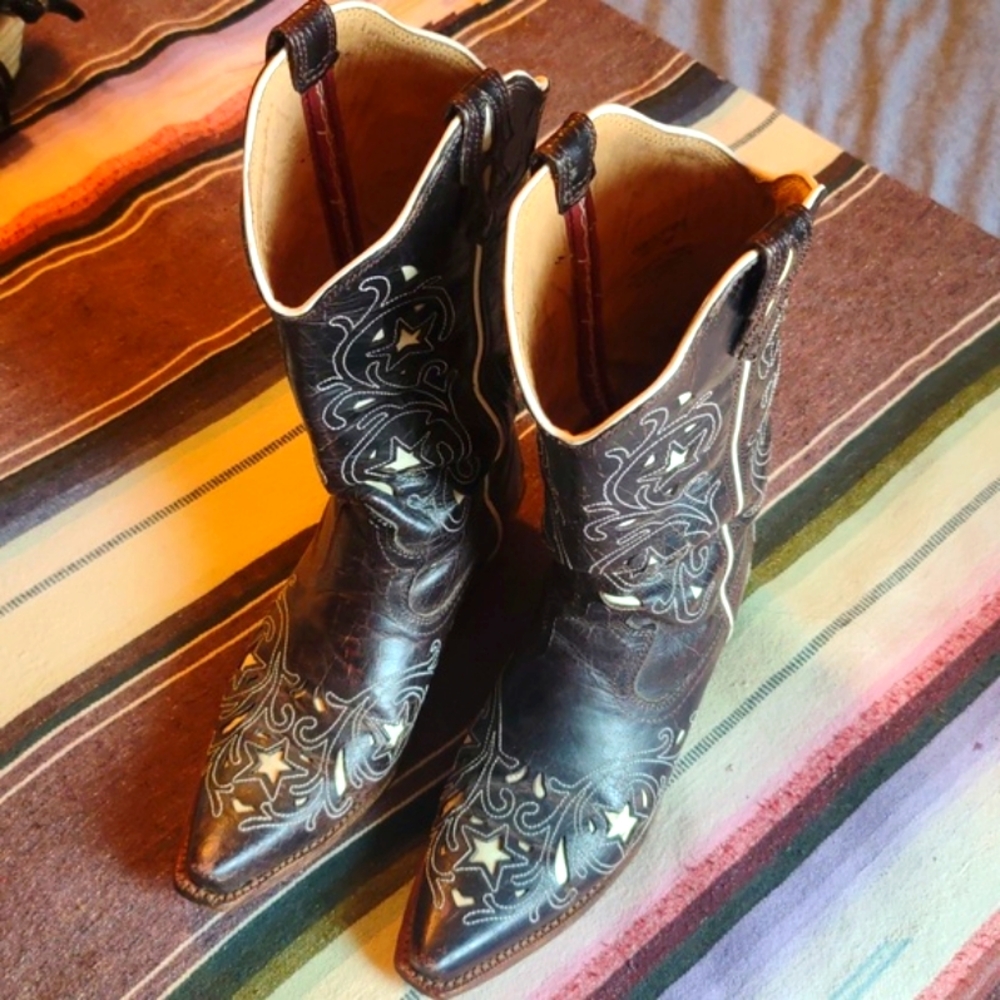 Twisted X pointed toe dress boot size 8 B Dark Brown with white inlay stars